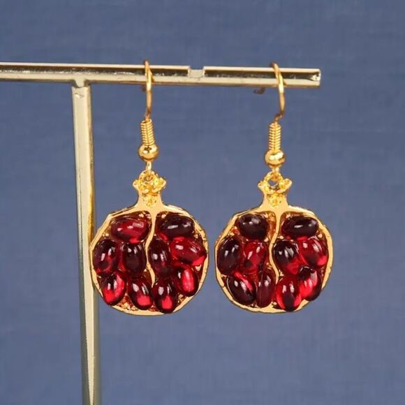 ✨🆕✨ BoHo Chic Pomegranate Gold Dangle Earrings ✨ - Picture 1 of 11
